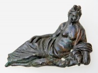 Bronze-Applike, römisch: Quellnymphe. 1. Jahrhundert n. Chr.