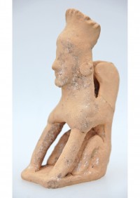 Terrakotta-Statuette, böotisch: Sphinx. 2. Hälfte 6. Jahrhundert v. Chr.